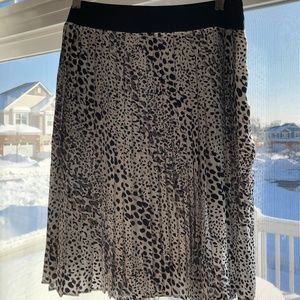 WHBM Pleated silky animal print skirt